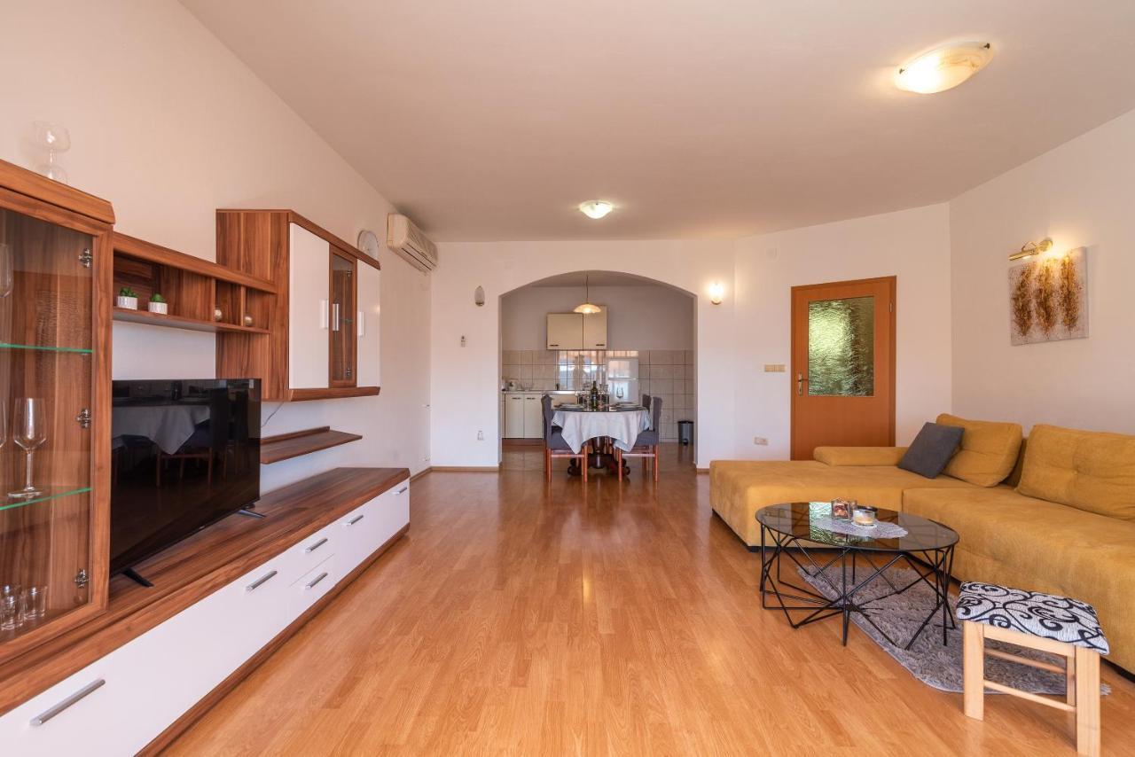 Comfortable Apartment Near The Sea Trogir Exteriér fotografie