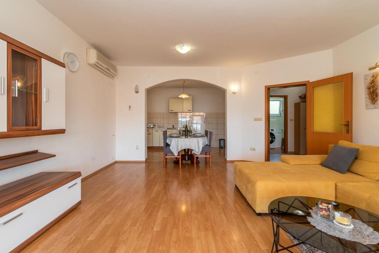 Comfortable Apartment Near The Sea Trogir Exteriér fotografie
